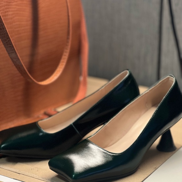 Beautiful Leather Heels - Picture 5 of 5